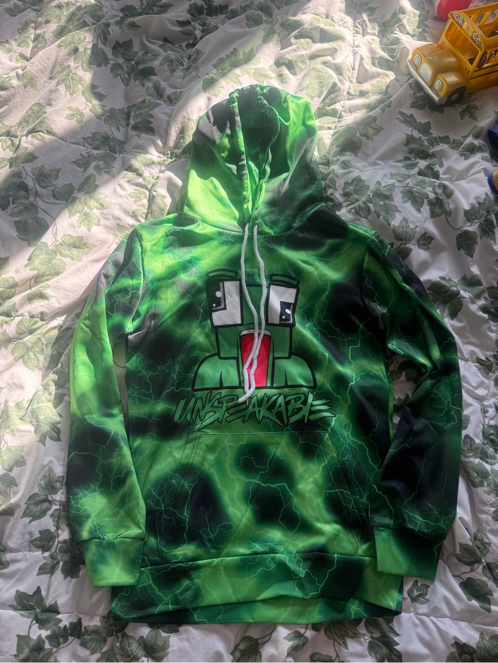 Green Graphic Hoodie Sweatshirt NWOT